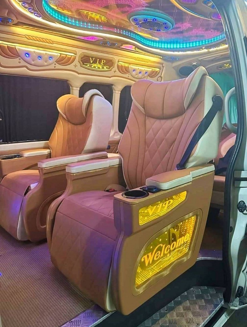 Vip 8 seats